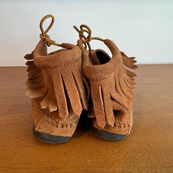 Minnetonka Bootie Sz 9 - Picture 3 of 6
